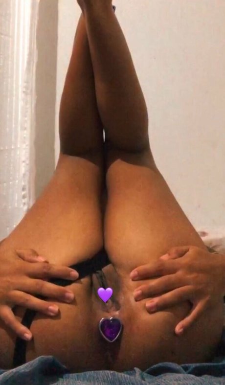 morena pequeña onlyfans erótico galerías