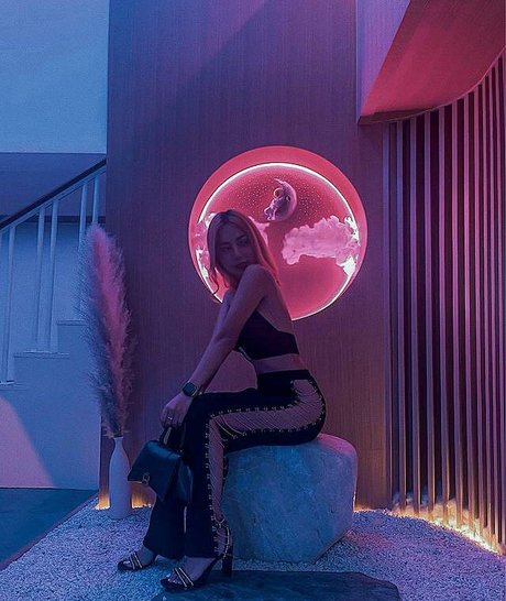 Kanyav Sai modelo erótico galería