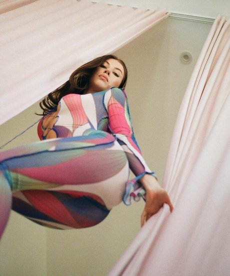 o lyalya actriz de desnudos foto