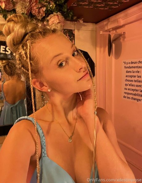 Kitty Nguyen arte modelo imágenes