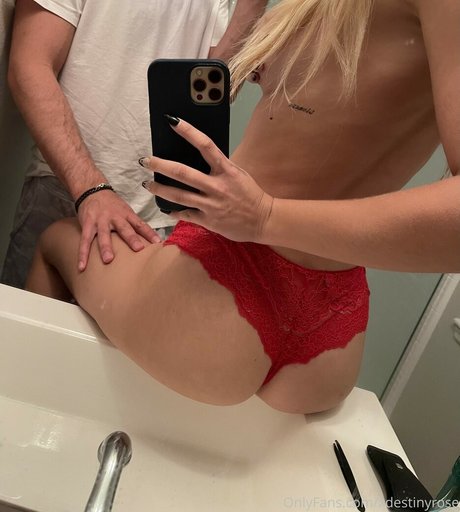 Kitty Nguyen hermosa estrella galerías