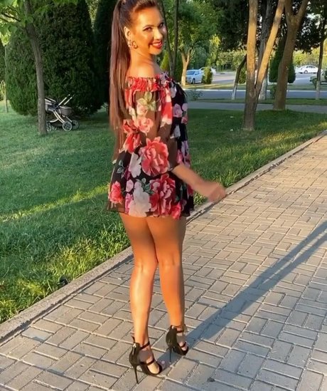 Elena Ibraginova estrella porno sexy imagen