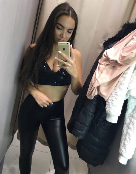 Katusha Kazeeva modelo superior foto