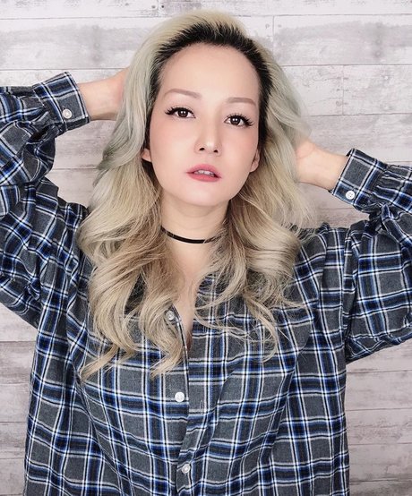 Reina Scully modelo de alta calidad fotos