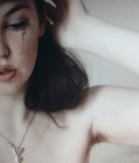 Dinky Demure hermosa estrella porno galerías