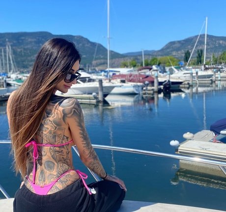 Jessilou inked modelo agradable foto