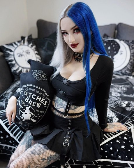 BlueAstrid actriz atractiva fotos