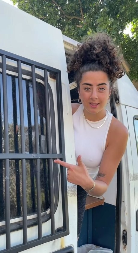 Eda Atilla modelo porno foto