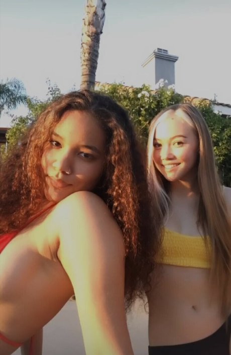 ASMR Lia estrella porno superior foto