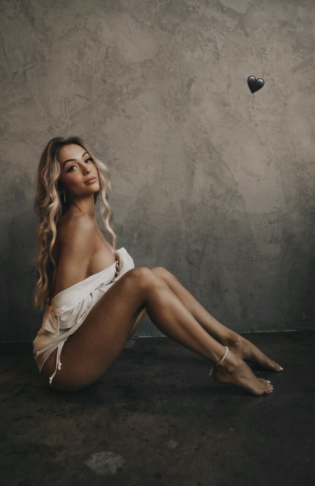 Ambrielle desnudos estrella imagen