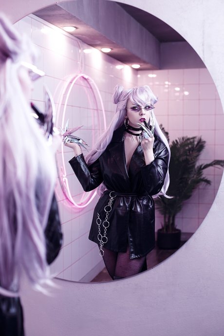 Bizarre Deer estrella porno caliente galería