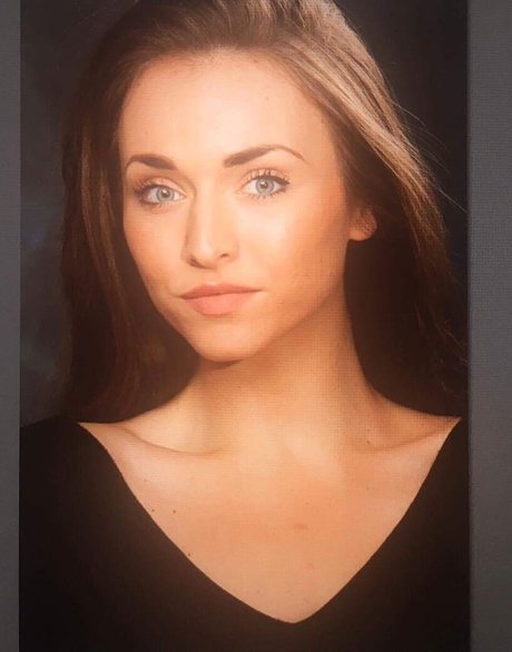 Charis Lister modelo desnuda fotos