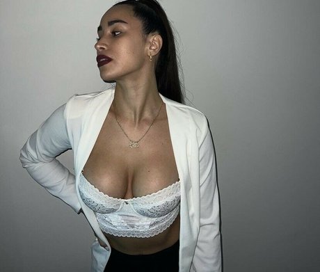 Nair Riveros actriz erótica galerías