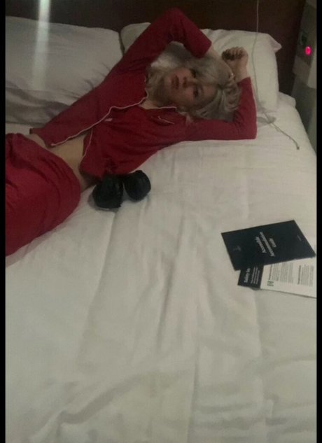 Izzy Phillips modelo bonita galería