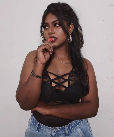 keepinitnejm actriz libre imágenes