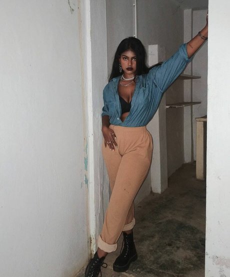 keepinitnejm modelo agradable foto