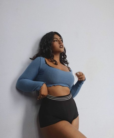 keepinitnejm modelo galerías