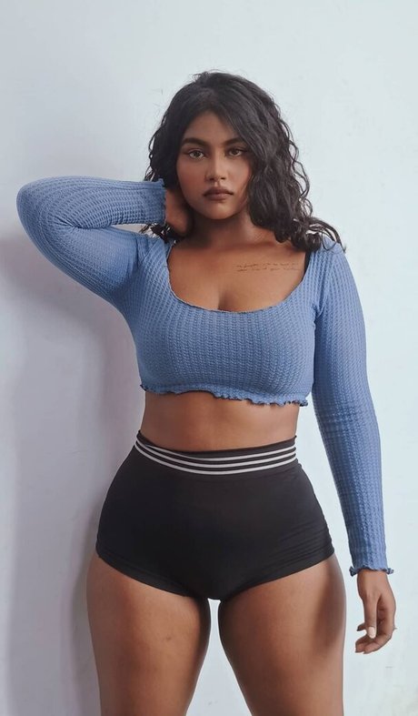 keepinitnejm modelo exclusivo foto