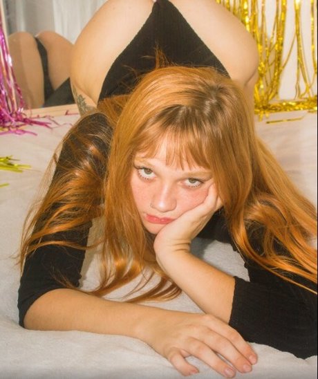 Ana Damski arte estrella porno galerías