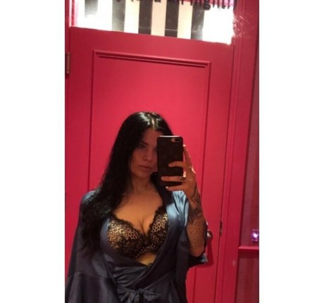 Alyssa Tognetti modelo exclusivo galerías