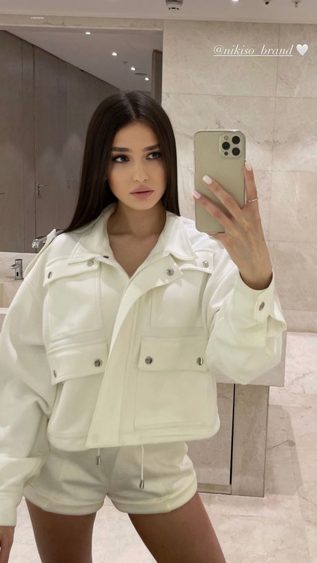 Alexandra Zavrazzhnova estrella porno sexy archivo