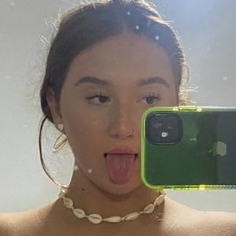 Yellowmonkeys modelo erótico galería