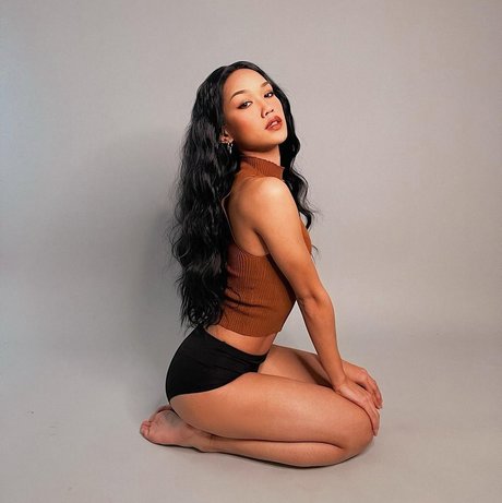 Tori Pareno estrella porno desnuda fotos