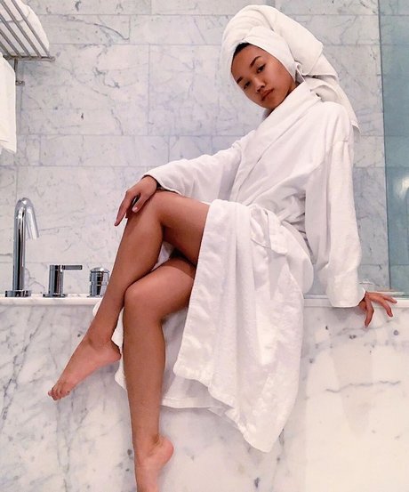 Tori Pareno estrella porno gratis imágenes