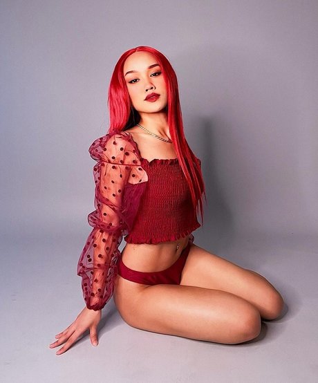 Tori Pareno buen modelo archivo