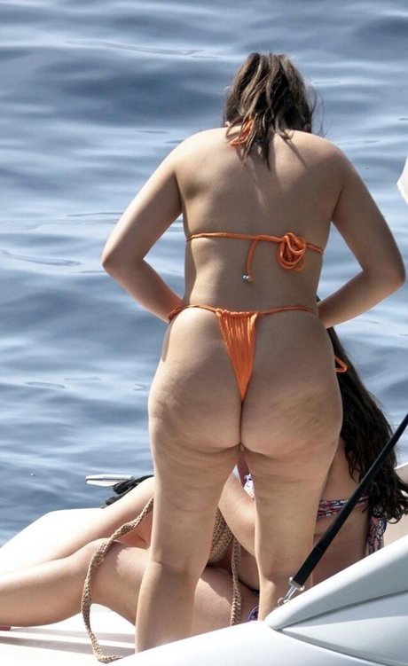 Camilla Cabelo estrella superior galerías