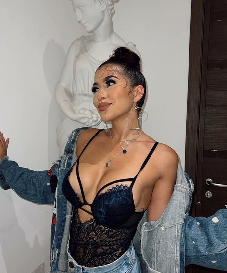 Nadia Jaftha hermosa estrella galería