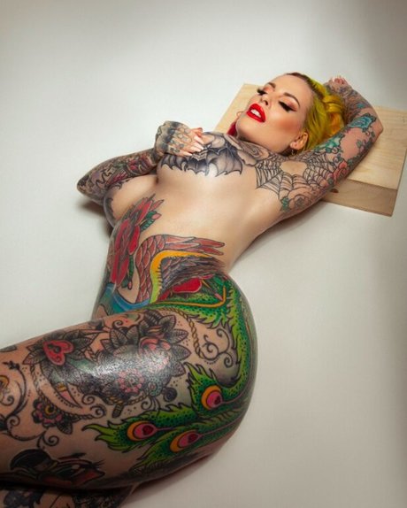 Kandyisbadass modelo sexual galería