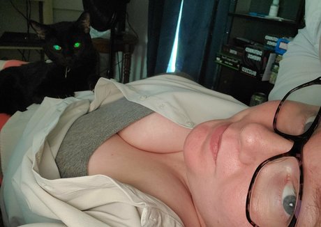 pandafluff1137 actriz de arte foto