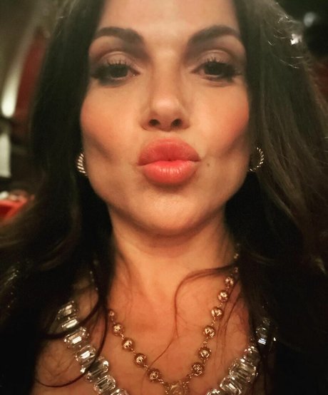 Lana Parilla estrella libre galerías