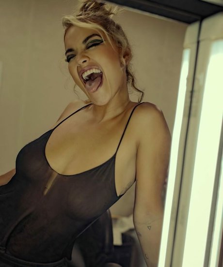 Rita Ora modelo desnudo recopilación
