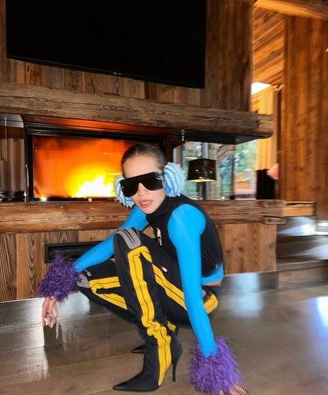 Rita Ora estrella porno foto