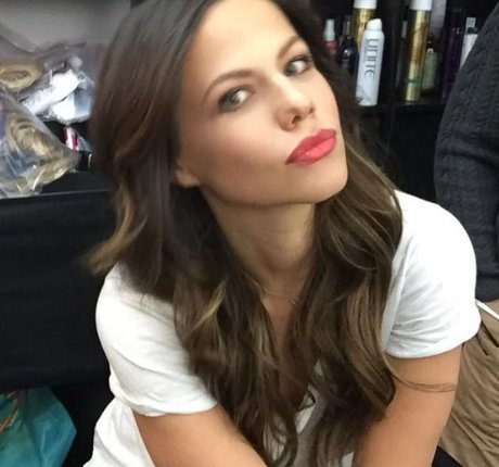 Tammin Sursok estrella porno en alta definición foto