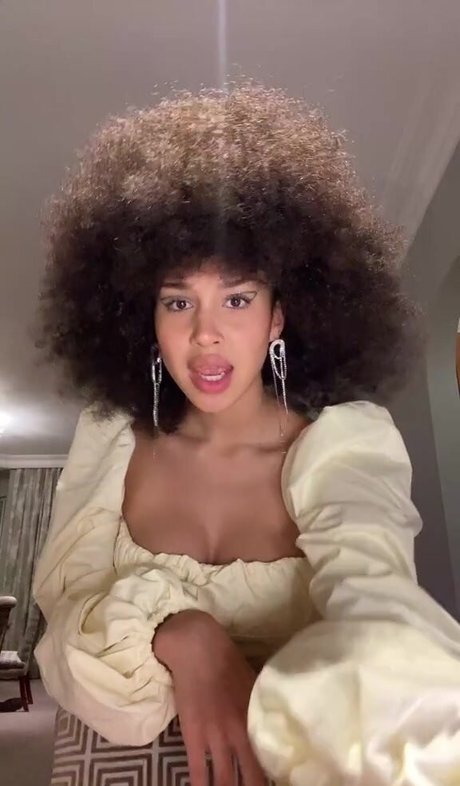 Sofia Wylie estrella desnuda fotos