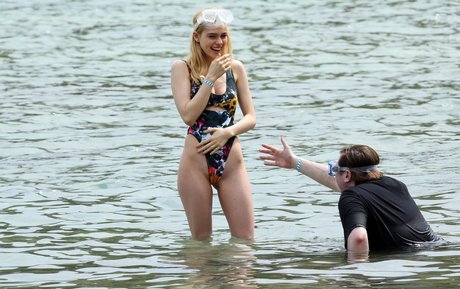 Nicola Peltz estrella porno superior fotos