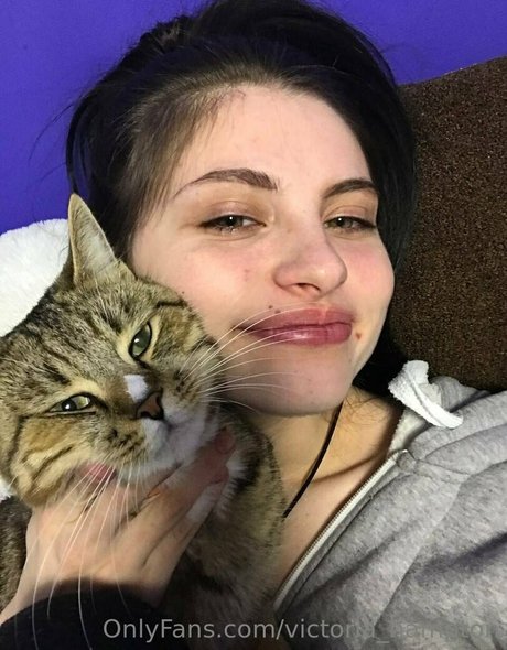 victoria hampton bonita estrella fotos