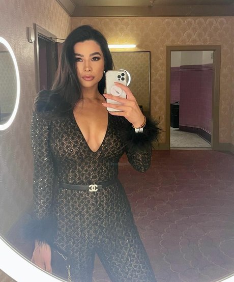 CarolineKwan hermosa estrella porno imágenes