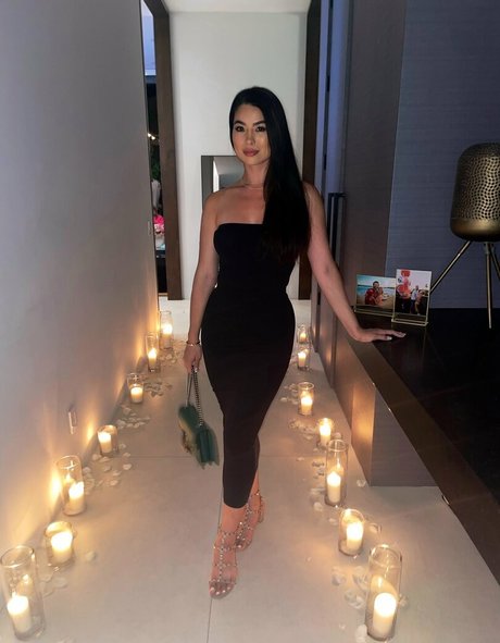 CarolineKwan hermosa estrella foto