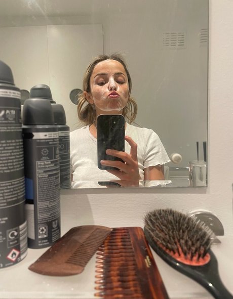 Ailish Morrison estrella desnuda galería