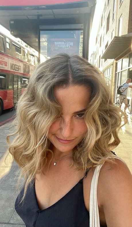 Ailish Morrison estrella atractiva foto