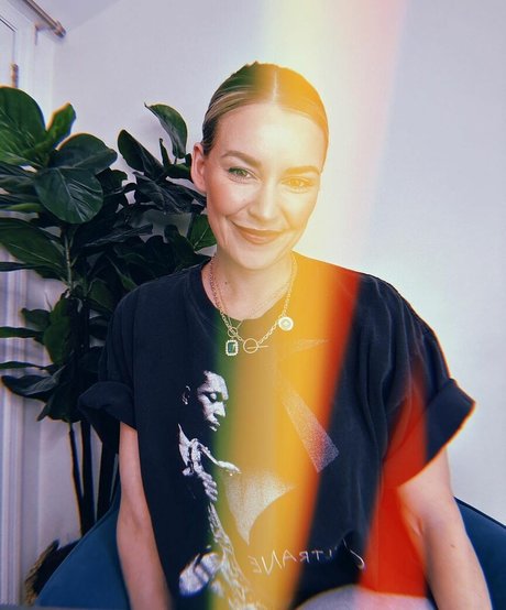 Renee Paquette hermosa actriz foto