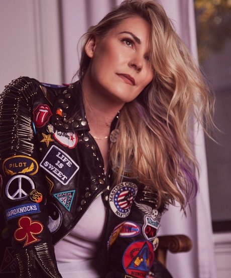 Renee Paquette modelo adulto imagen