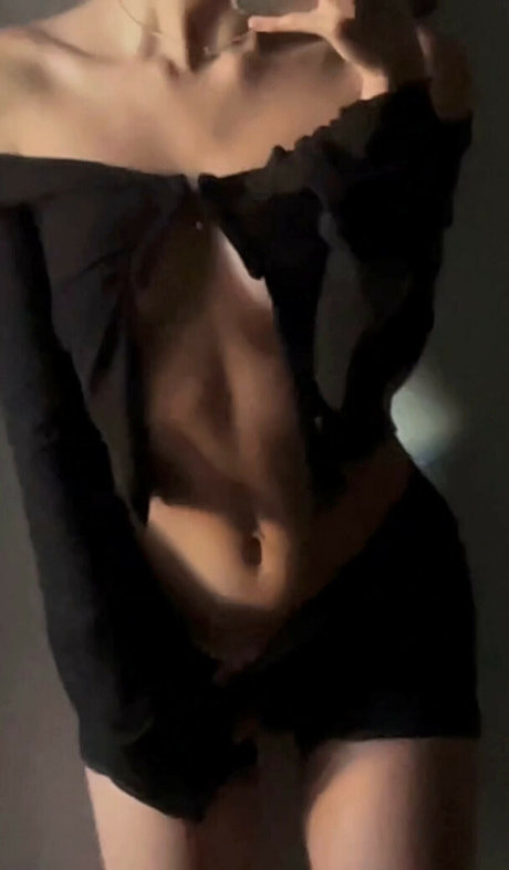 sanymaaa modelo erótico imágenes