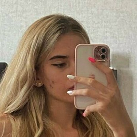 amelie moore actriz atractiva imagen