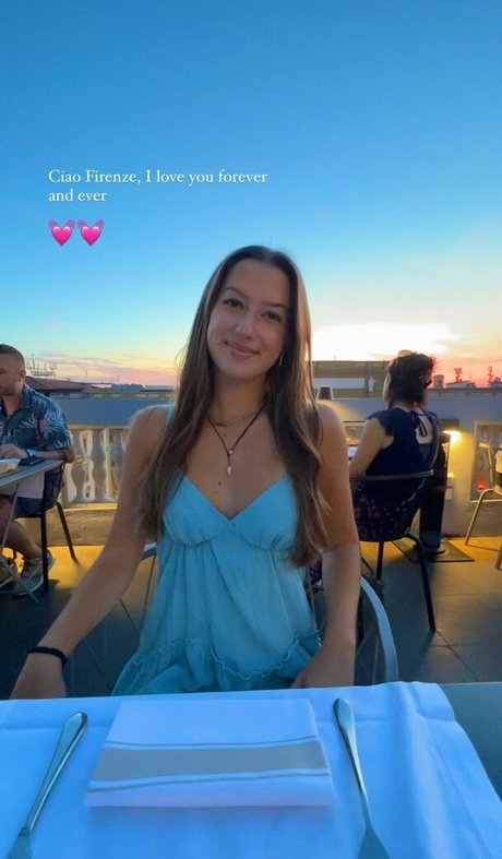 Addie Forche hermosa estrella galería