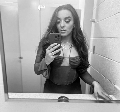 Deonna Purrazzo modelo erótico imágenes